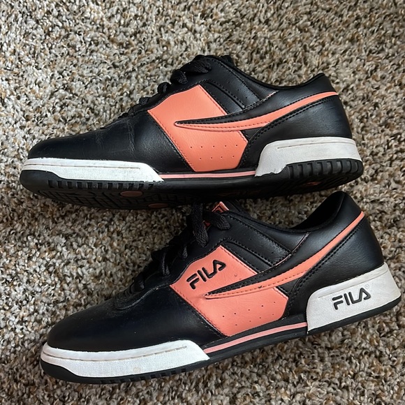 Sneakers - Picture 2 of 6